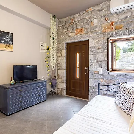 Beachfront Mani Luxury Stone Nest Steps From Sea Apartment Kokkala