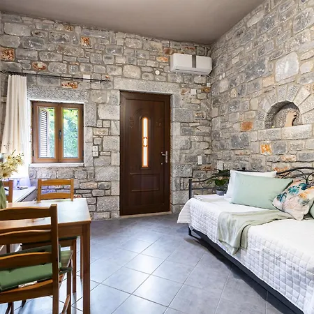 Beachfront Mani Luxury Stone Nest Steps From Sea *