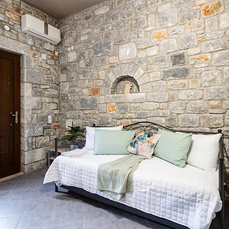 Beachfront Mani Luxury Stone Nest Steps From Sea *