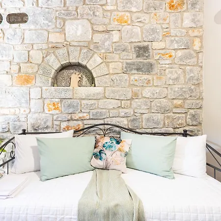 Beachfront Mani Luxury Stone Nest Steps From Sea *
